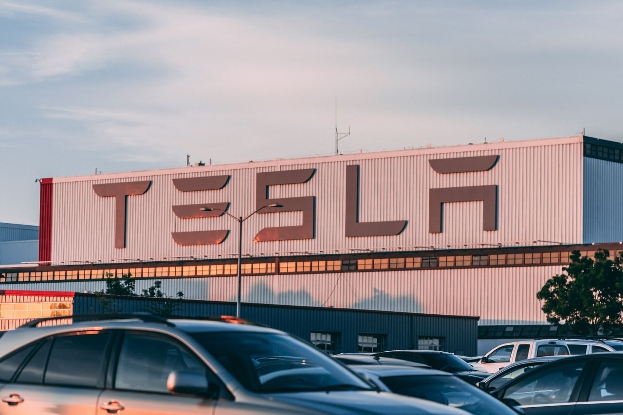 hackear un tesla tiene premio