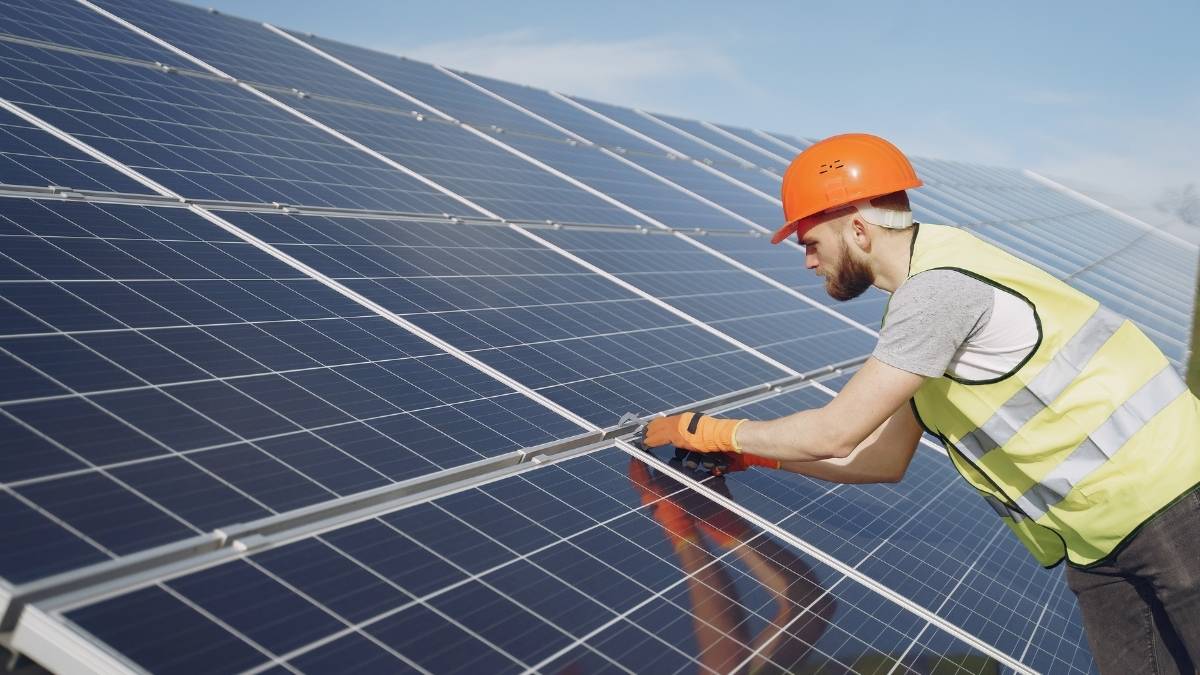 instalación paneles solares automoción